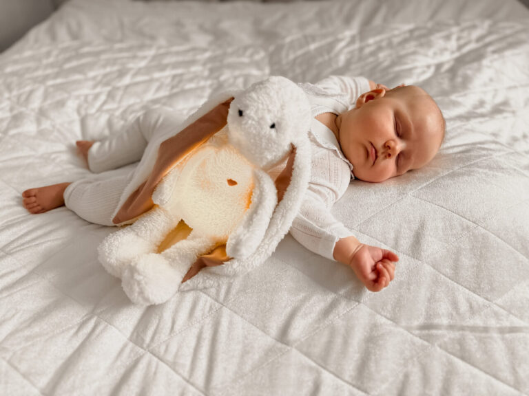 Les bienfaits des sons apaisants pour le sommeil des nourrissons et comment les intégrer dans la routine du coucher